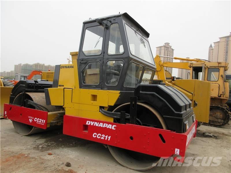 Dynapac CC 211 Tvåvalsvältar
