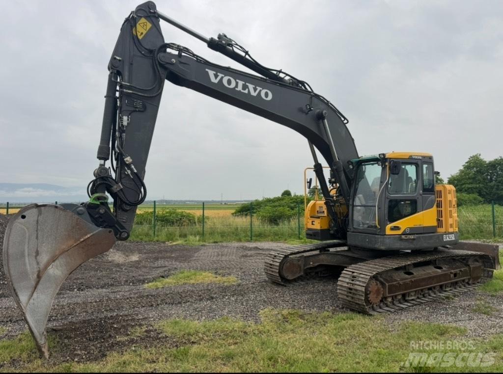 Volvo ECR235DL Bandgrävare