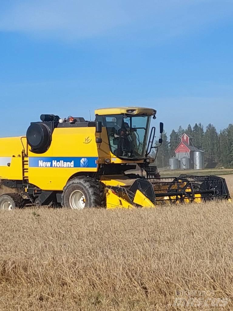 New Holland TC 5050 Skördetröskor