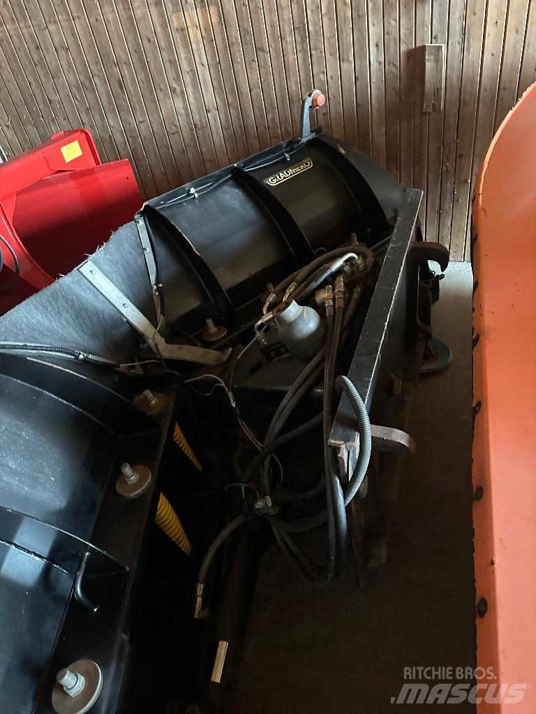 Gradmeko 320 v Snöblad och plogar