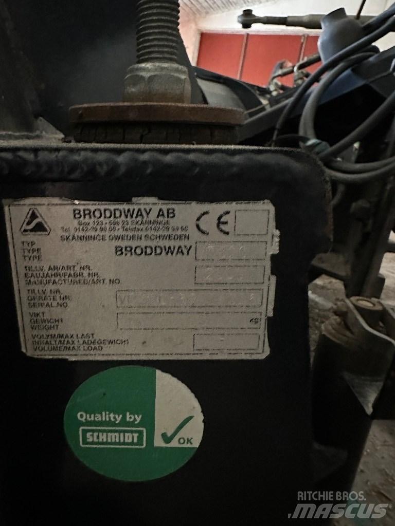 Gradmeko 320 v Snöblad och plogar