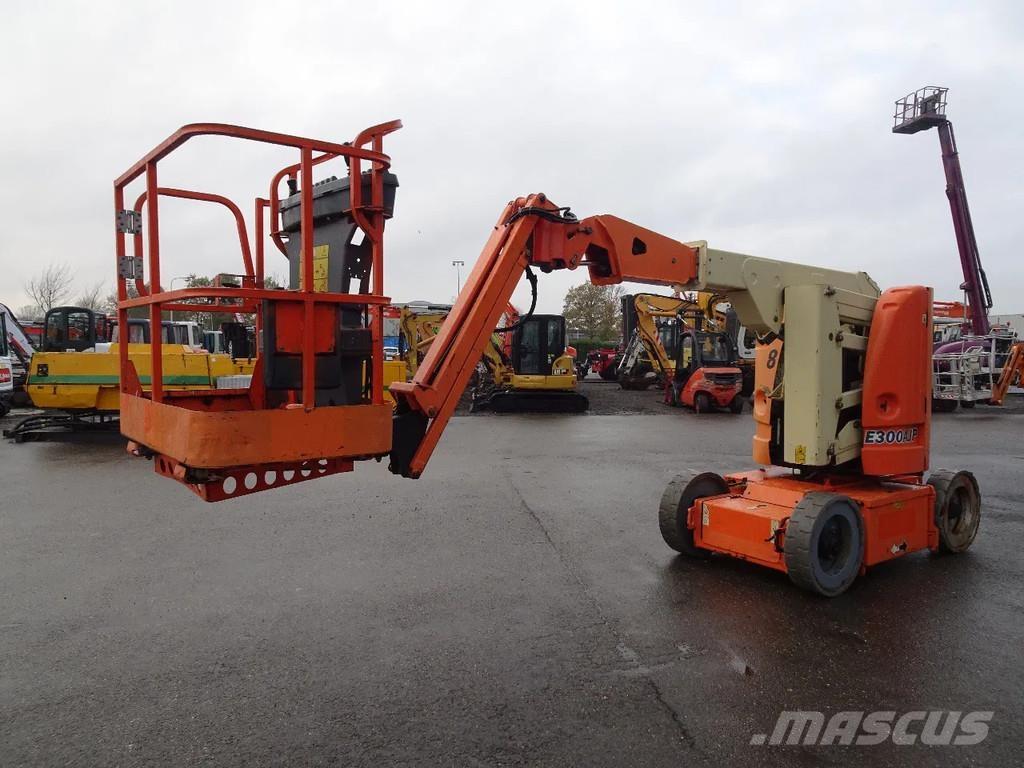 JLG E300AJP Bomliftar