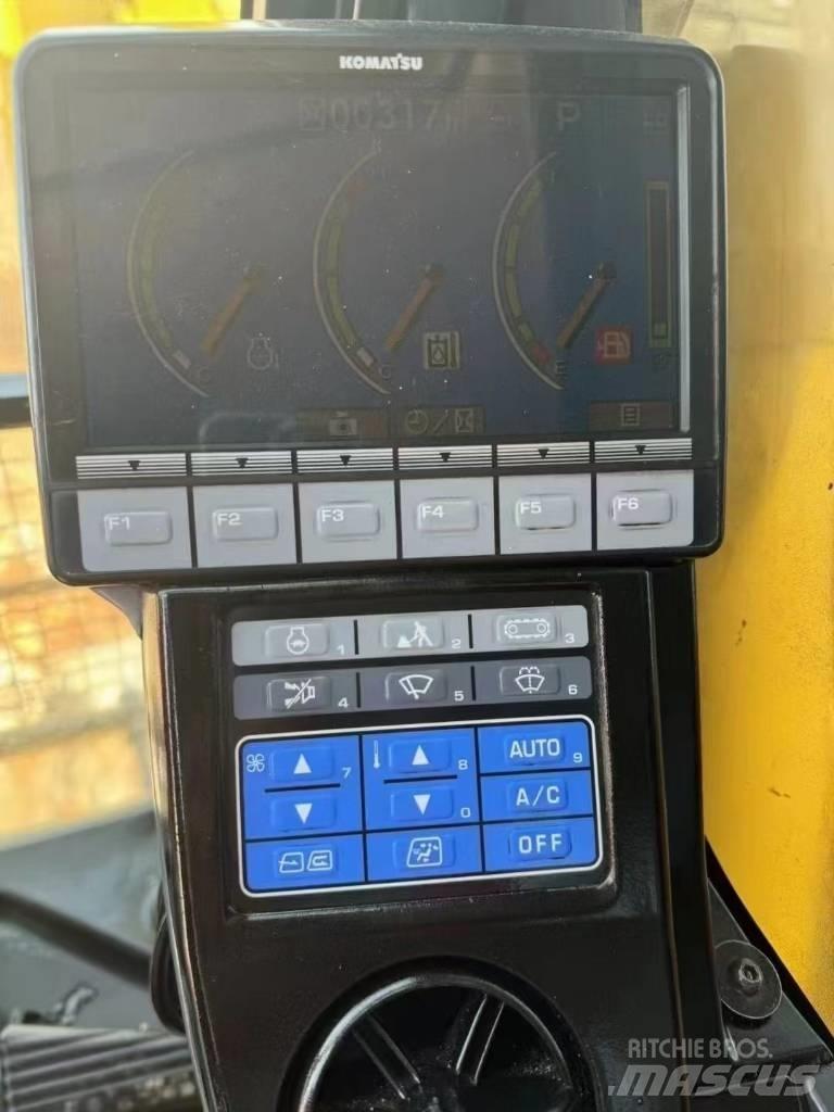 Komatsu 450LC-8 Bandgrävare
