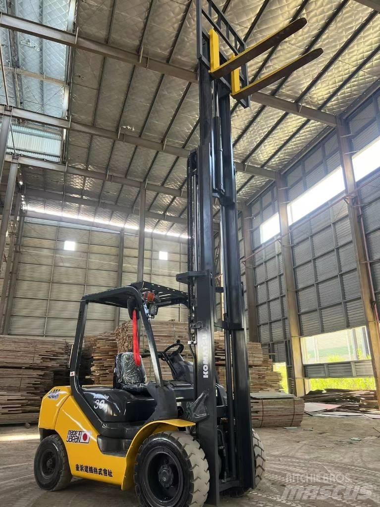 Komatsu FD 30 T-17 Dieselmotviktstruckar