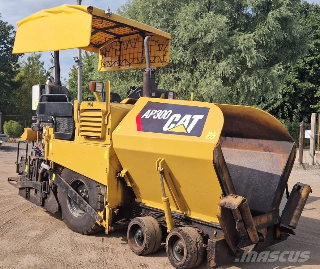 CAT AP300 Asfaltsläggningsmaskiner