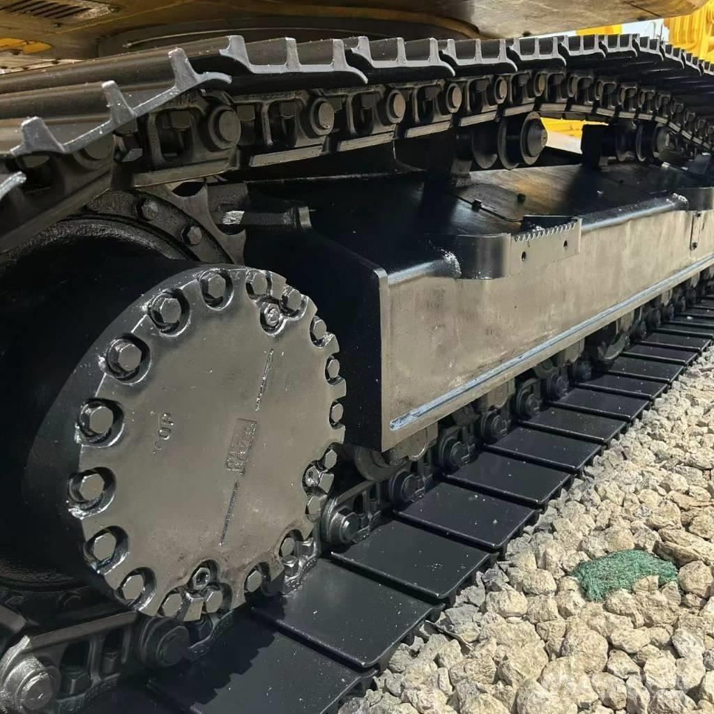 Komatsu PC 200-8 Bandgrävare