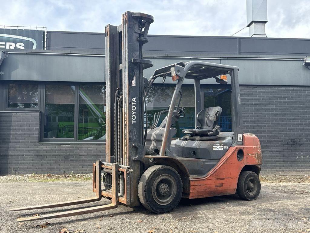 Toyota 8FDF25 Dieselmotviktstruckar