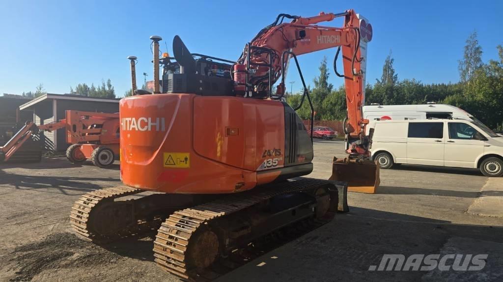 Hitachi ZX 135 US-6 Bandgrävare
