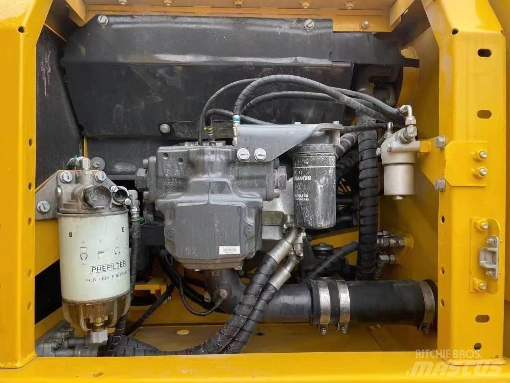 Komatsu PC220-8 Bandgrävare