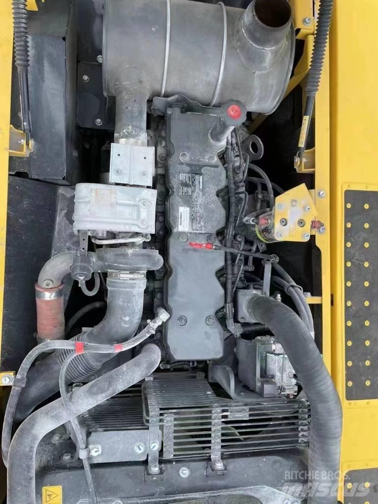 Komatsu PC220-8 Bandgrävare