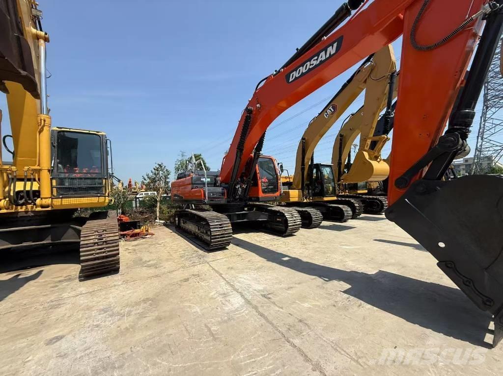 Doosan DX 340 Bandgrävare