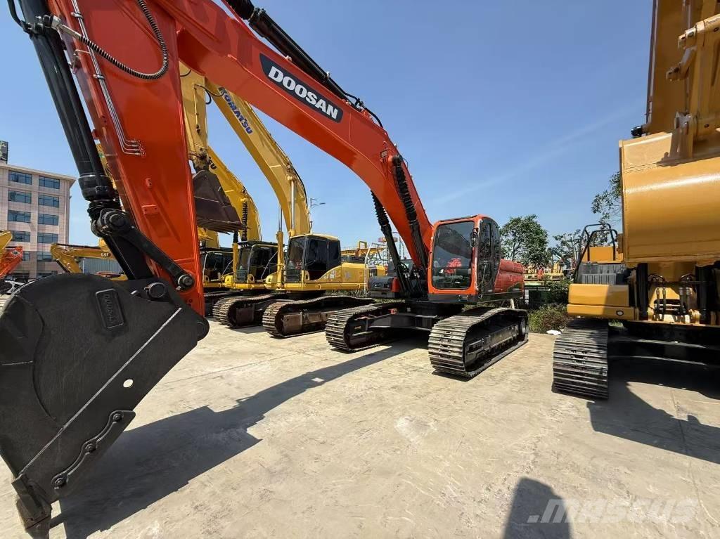 Doosan DX 340 Bandgrävare