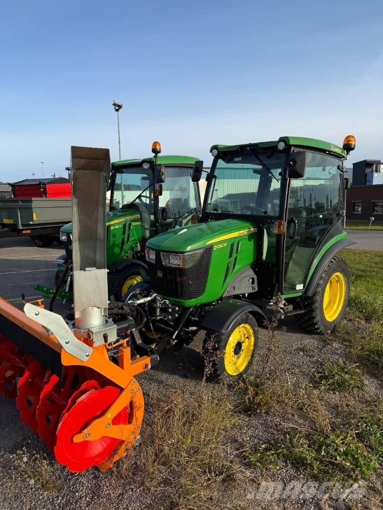 John Deere 2032 R Kompakttraktorer