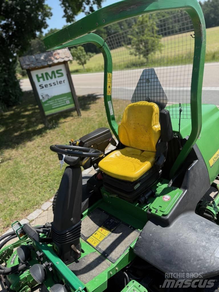 John Deere 8800 Åkgräsklippare