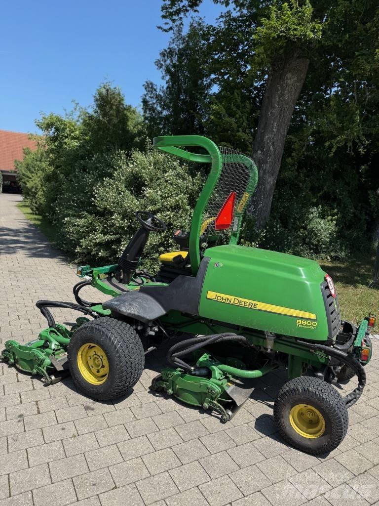 John Deere 8800 Åkgräsklippare