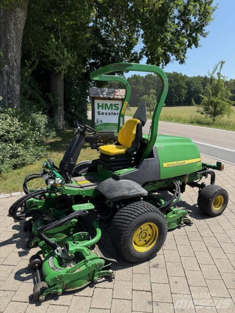 John Deere 8800 Åkgräsklippare