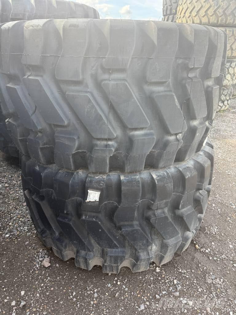 Goodyear 750/65R25 Däck, hjul och fälgar