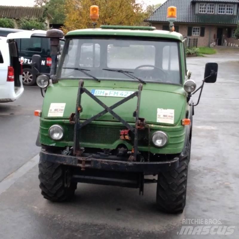 Mercedes-Benz U421 Traktorer