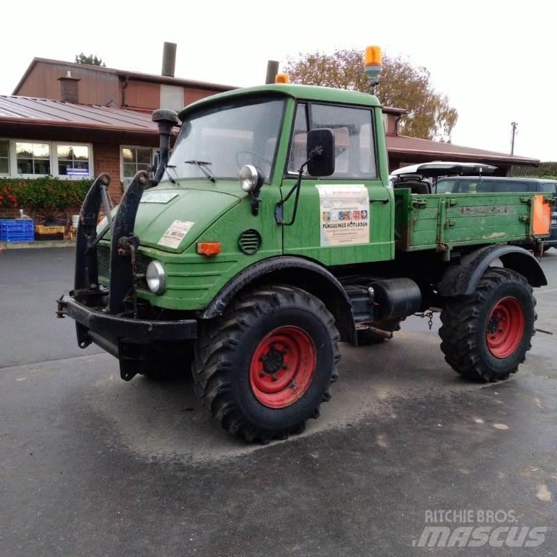 Mercedes-Benz U421 Traktorer