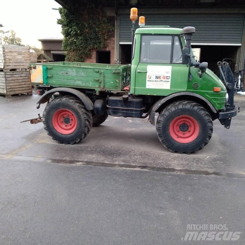Mercedes-Benz U421 Traktorer