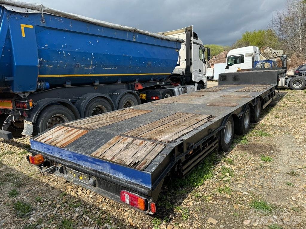 Möslein ST 3 Låg lastande semi trailer
