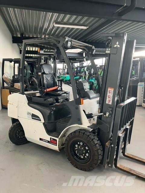 Mitsubishi FD25N3 Dieselmotviktstruckar