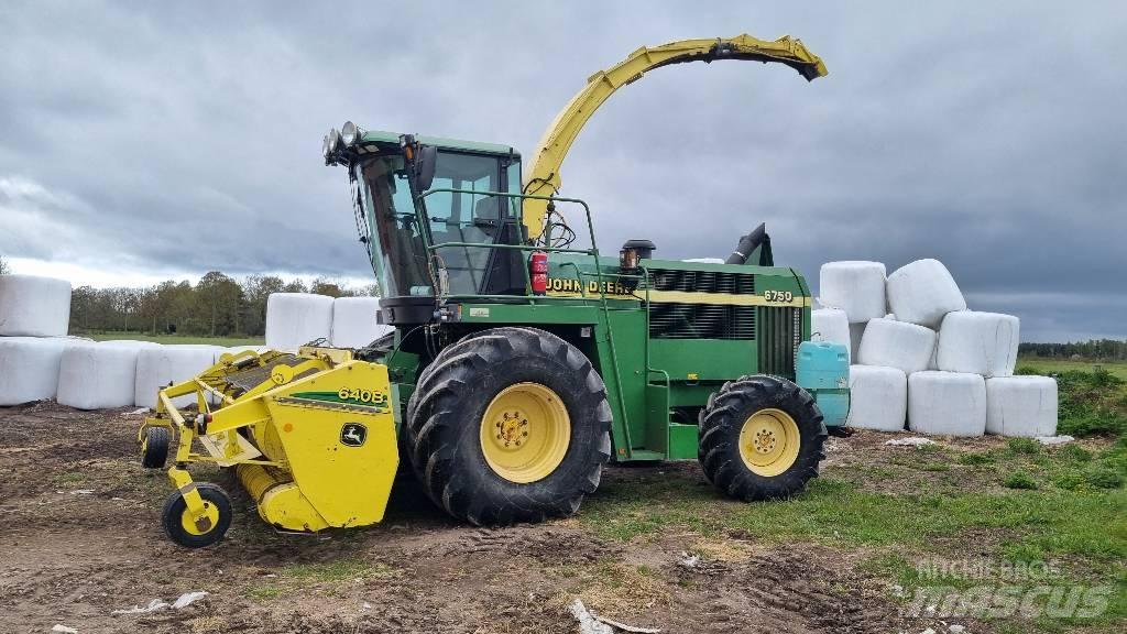 John Deere 6750 Fälthackar