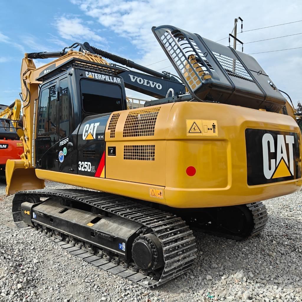 CAT 325 D L Bandgrävare
