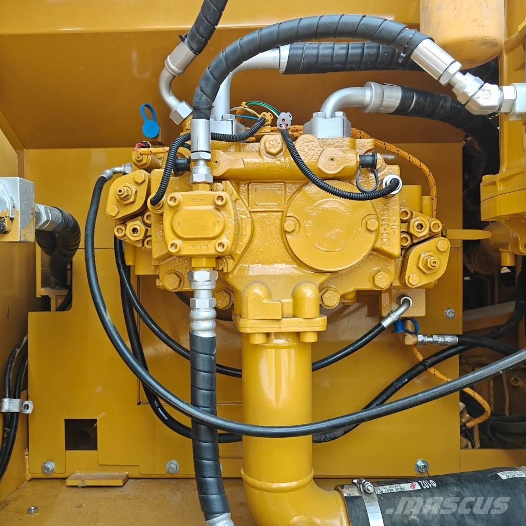 CAT 325 D L Bandgrävare