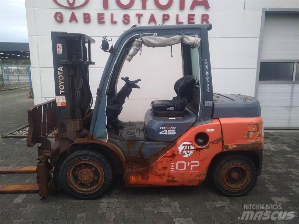 Toyota 40-8FD40N Dieselmotviktstruckar