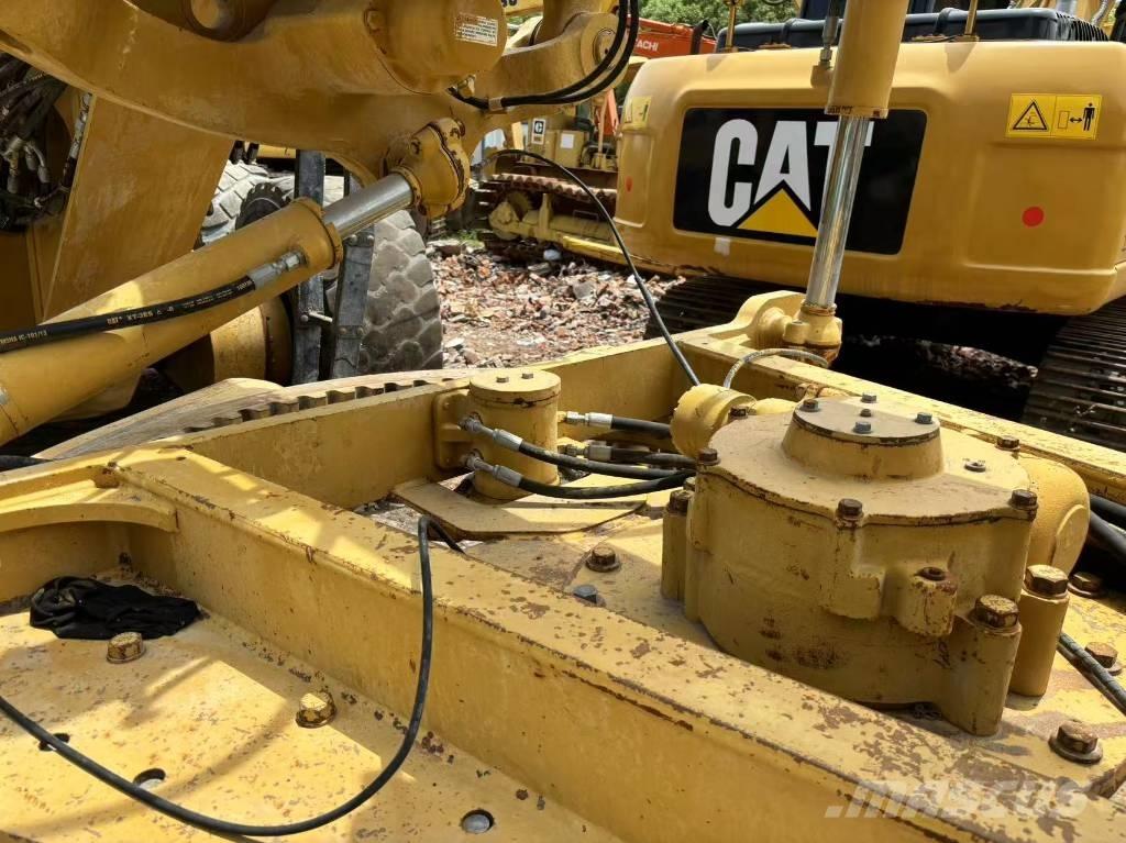 CAT 16 H Väghyvlar
