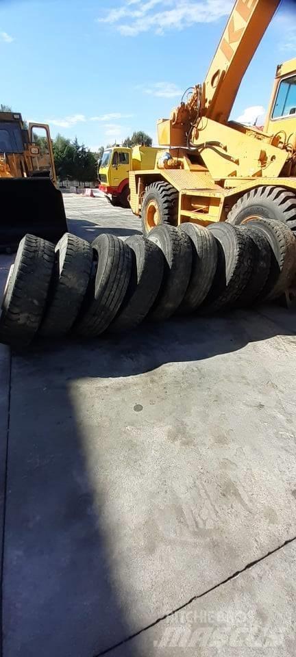 Bridgestone 13R22.5 Däck, hjul och fälgar