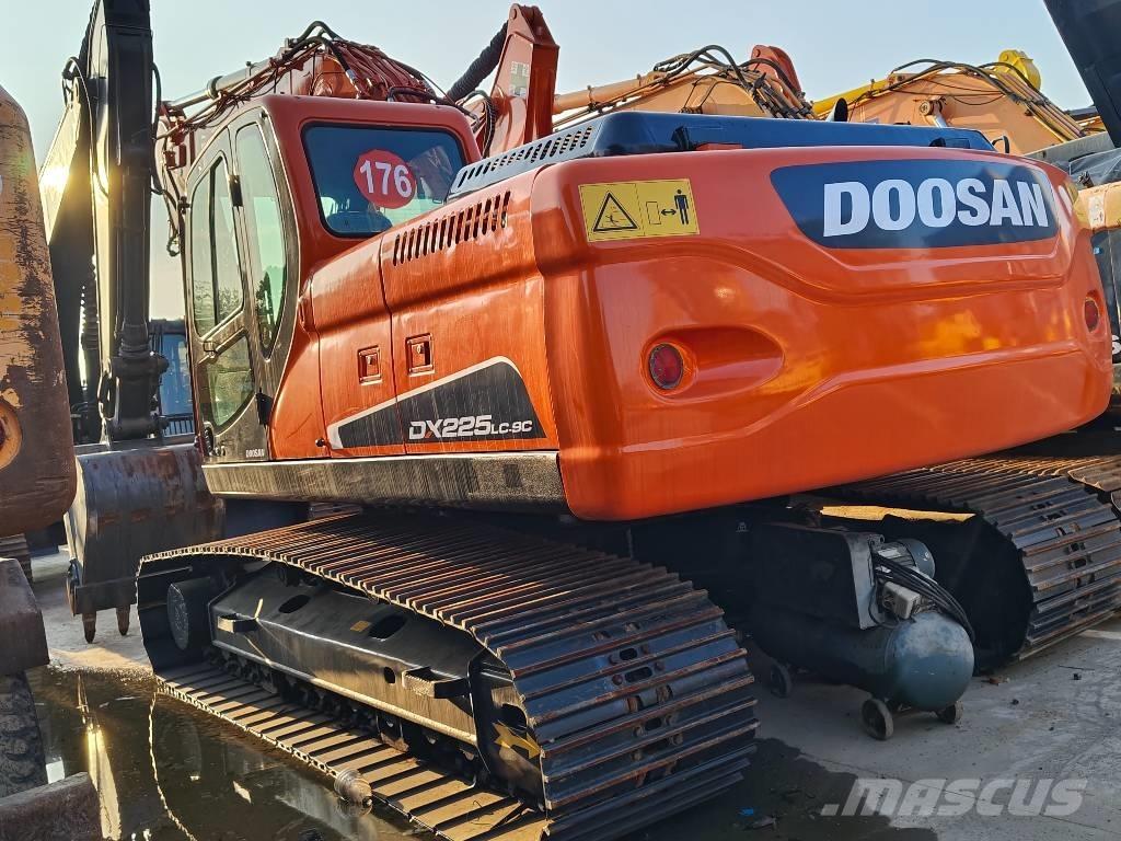 Doosan DX225LC-9C Bandgrävare