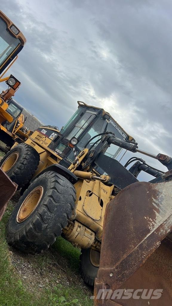 CAT IT 28 G Band, kedjor och underreden