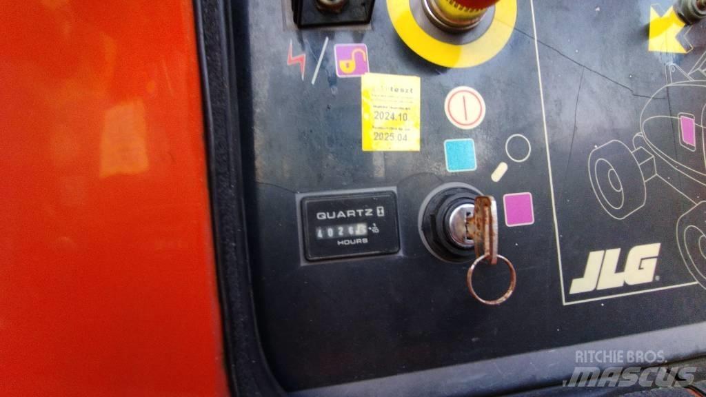 JLG 800 AJ Bomliftar
