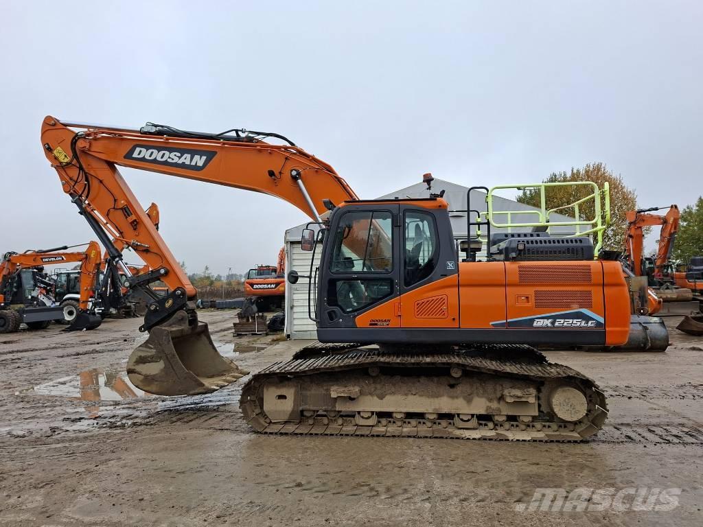 Doosan DX 225 LC Bandgrävare