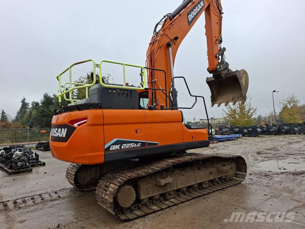 Doosan DX 225 LC Bandgrävare