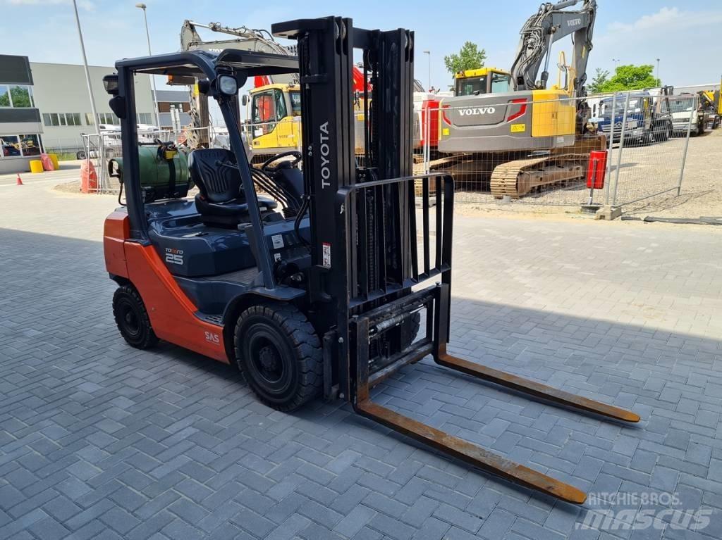 Toyota 02-8 FG F 25 Gasolmotviktstruckar