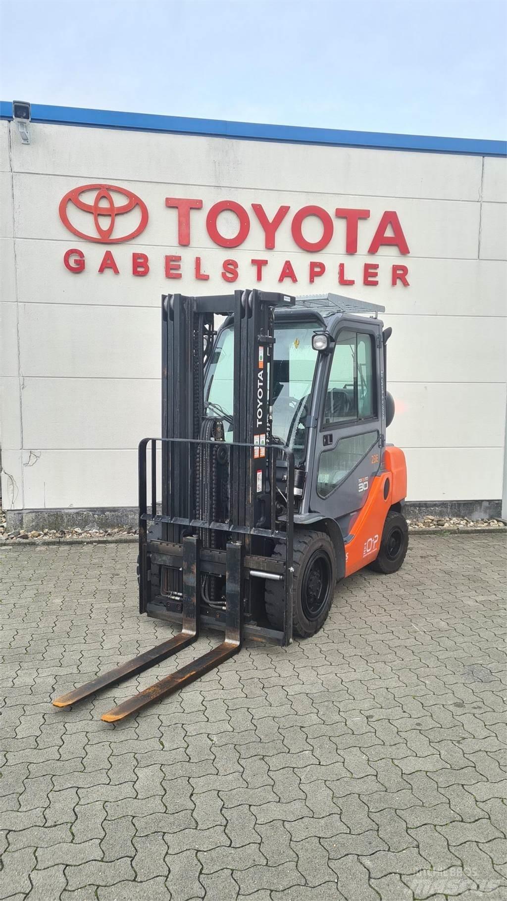 Toyota 02-8FGF30 Gasolmotviktstruckar