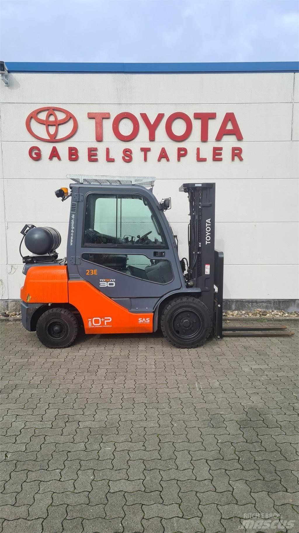Toyota 02-8FGF30 Gasolmotviktstruckar