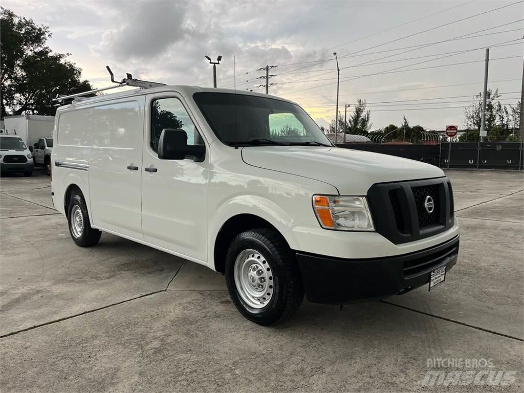 Nissan NV Lätta lastbilar
