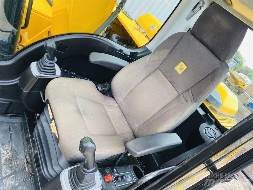 JCB JS130LC Bandgrävare