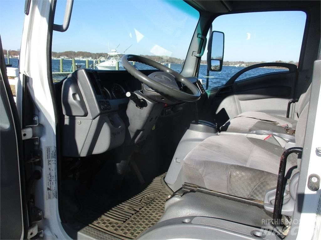 Isuzu NRR Skåpbilar