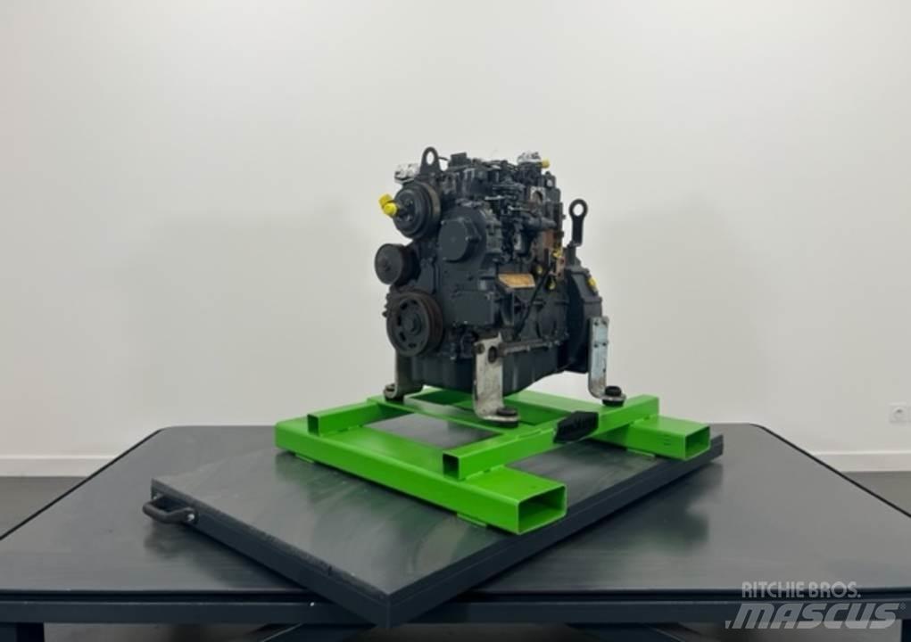 CASE 221E Motorer