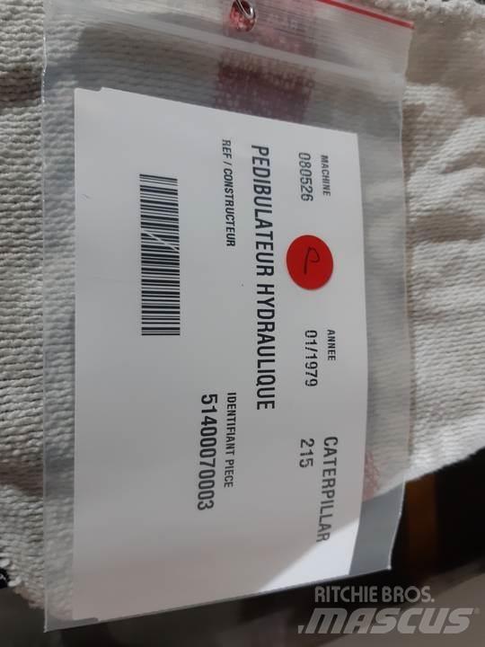 CAT 215 Hytter och interiör
