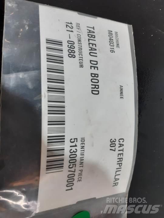 CAT 307 Hytter och interiör