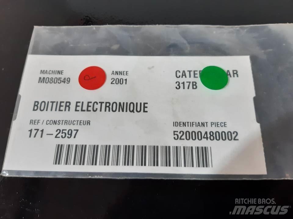 CAT 317B Hytter och interiör