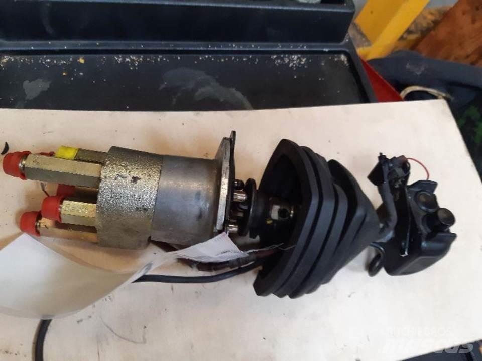 CAT 320B Hytter och interiör