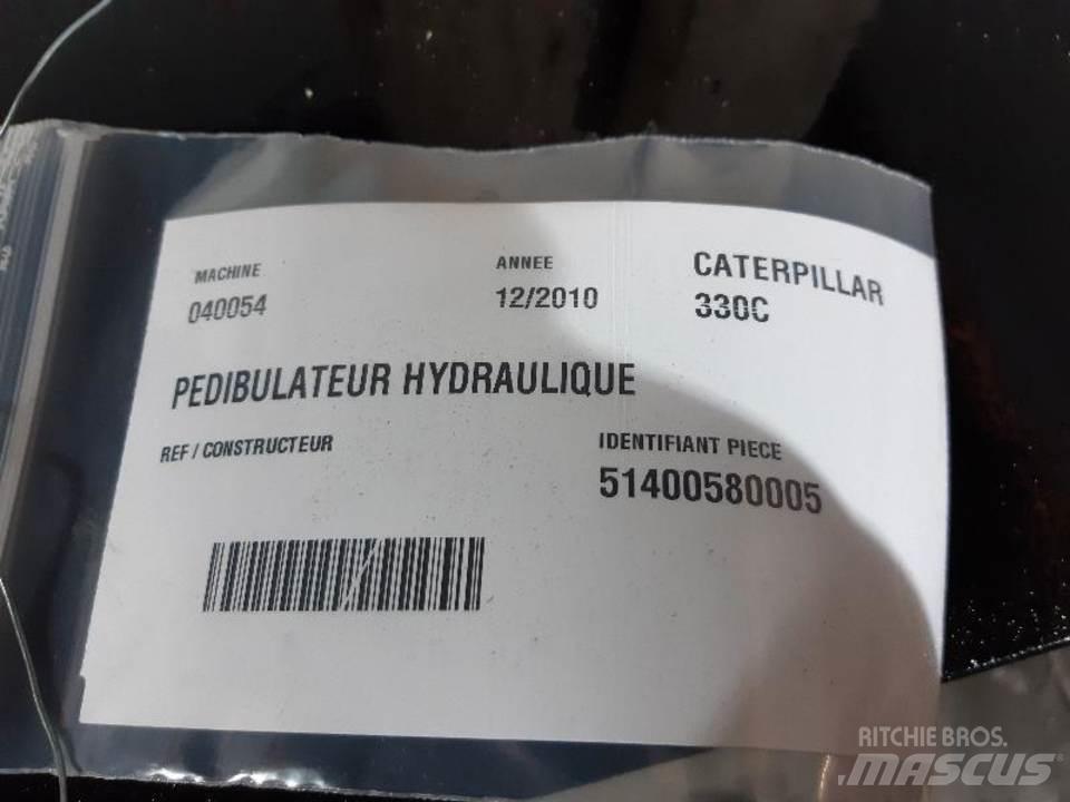 CAT 330C Hytter och interiör