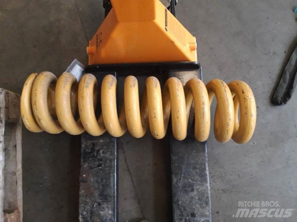 CAT D7F Band, kedjor och underreden